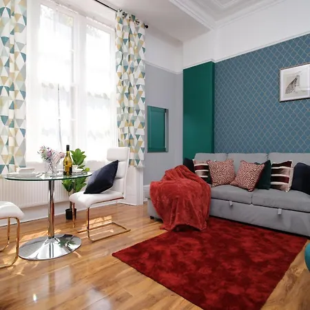 Sleek And Stylish 2 Bed In Clifton - Garden Μπρίστολ