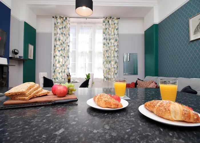 Sleek And Stylish 2 Bed In Clifton - Garden Μπρίστολ