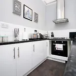 Apartment Sleek And Stylish 2 Bed In Clifton - Garden Bristol
