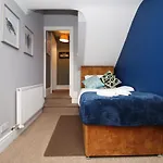 Sleek And Stylish 2 Bed In Clifton - Garden Apartment Bristol