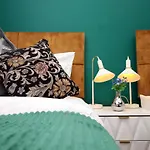 Sleek And Stylish 2 Bed In Clifton - Garden Apartment Bristol
