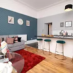 Sleek And Stylish 2 Bed In Clifton - Garden * Bristol