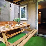 Sleek And Stylish 2 Bed In Clifton - Garden