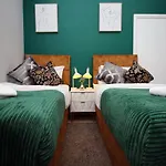 Sleek And Stylish 2 Bed In Clifton - Garden