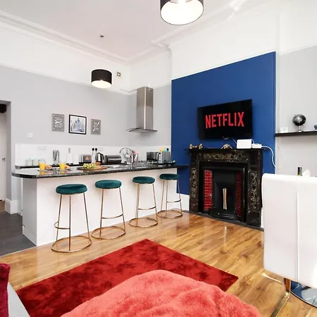 Sleek And Stylish 2 Bed In Clifton - Garden * Bristol