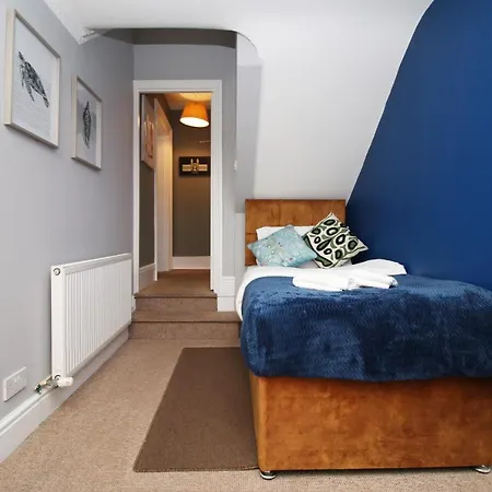 Sleek And Stylish 2 Bed In Clifton - Garden דירה בריסטול