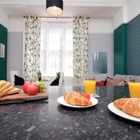 Sleek And Stylish 2 Bed In Clifton - Garden בריסטול