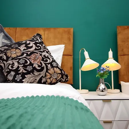Sleek And Stylish 2 Bed In Clifton - Garden Apartment Bristol