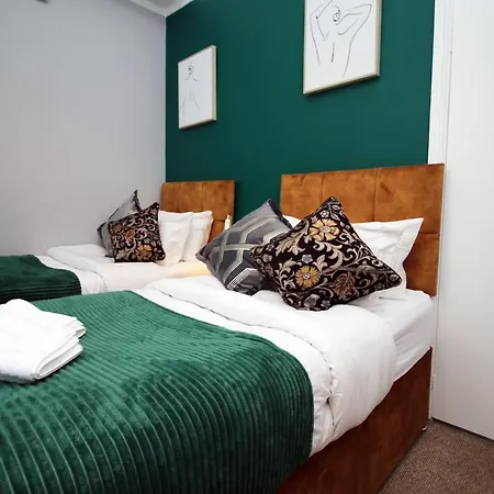 Sleek And Stylish 2 Bed In Clifton - Garden * בריסטול