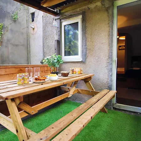 Sleek And Stylish 2 Bed In Clifton - Garden