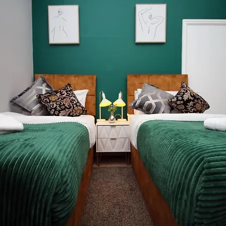Sleek And Stylish 2 Bed In Clifton - Garden