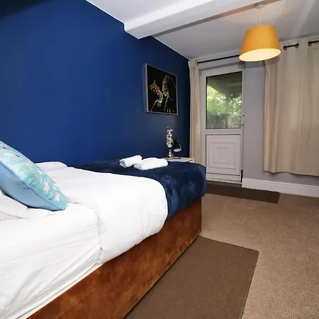 Sleek And Stylish 2 Bed In Clifton - Garden דירה בריסטול