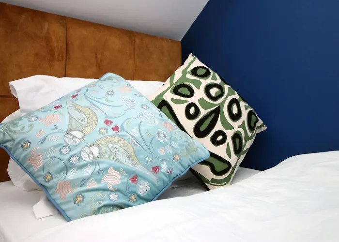 Sleek And Stylish 2 Bed In Clifton - Garden