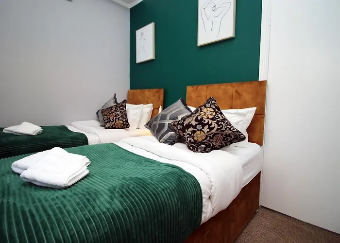 Sleek And Stylish 2 Bed In Clifton - Garden * Bristol