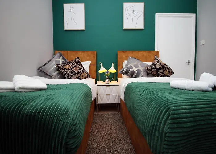 Sleek And Stylish 2 Bed In Clifton - Garden