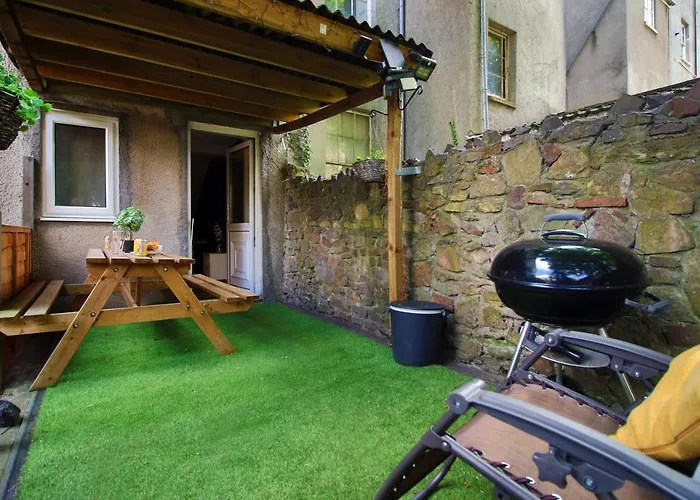 Apartment Sleek And Stylish 2 Bed In Clifton - Garden *