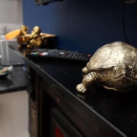 Sleek And Stylish 2 Bed In Clifton - Garden * Bristol