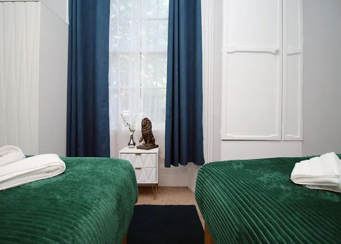 Sleek And Stylish 2 Bed In Clifton - Garden Apartament