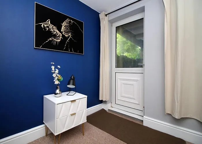 Sleek And Stylish 2 Bed In Clifton - Garden